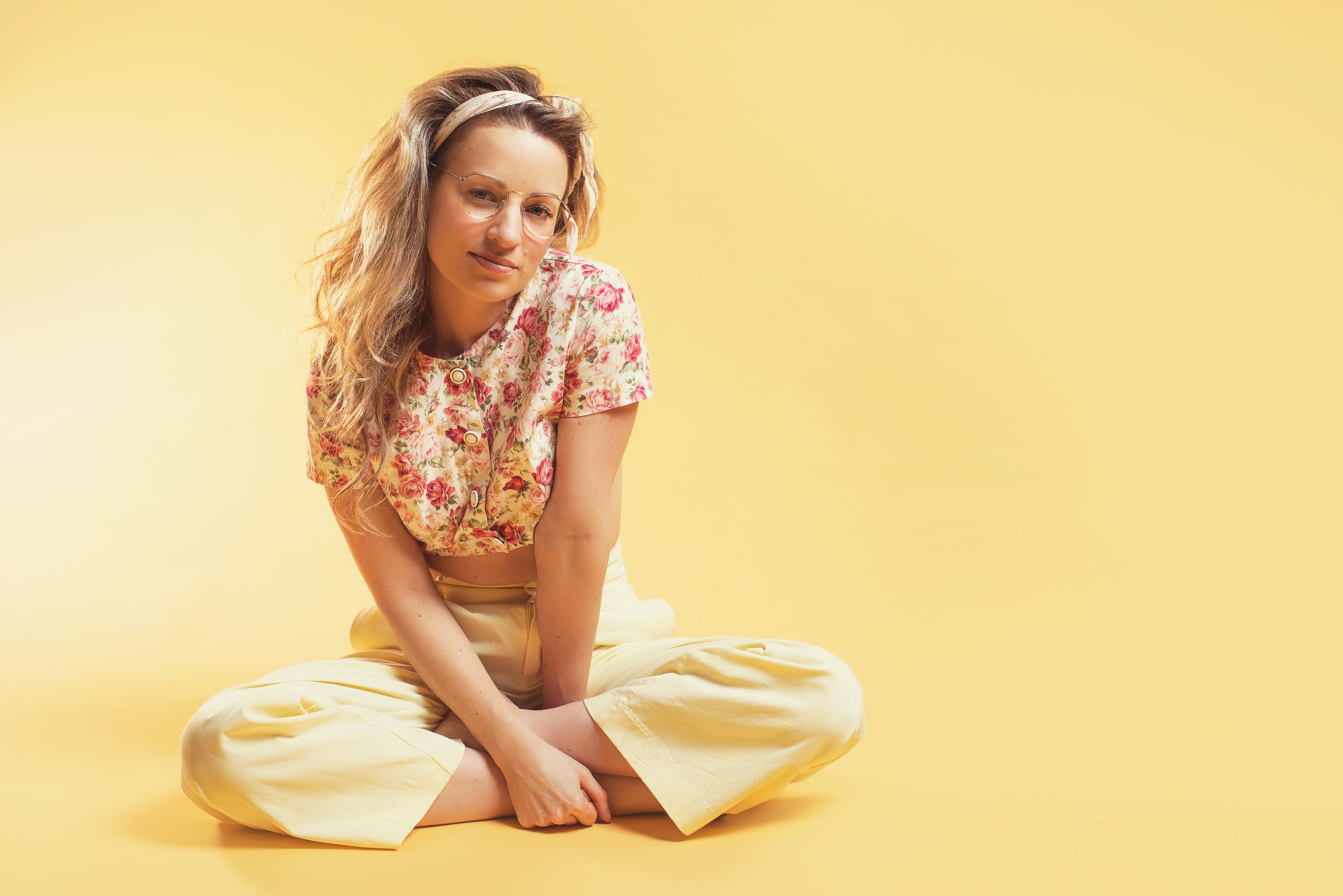 person-sits-cross-legged-in-summer-fashion